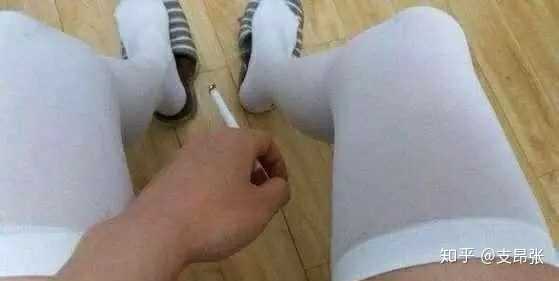 既然动漫中的白丝那么好看,为什么现实很少有人穿呢?