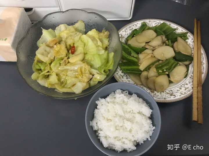 所以一半的时间会在 己家在家做饭,怎么说呢,也不