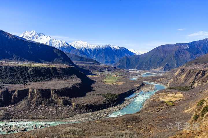 上图拍摄使用16mm拍摄 这里回头向索松村方向,可以拍摄多雄拉山和