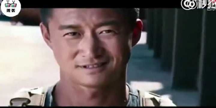 如何看待吴京怒怼质疑《战狼2》主角光环太重的言论?