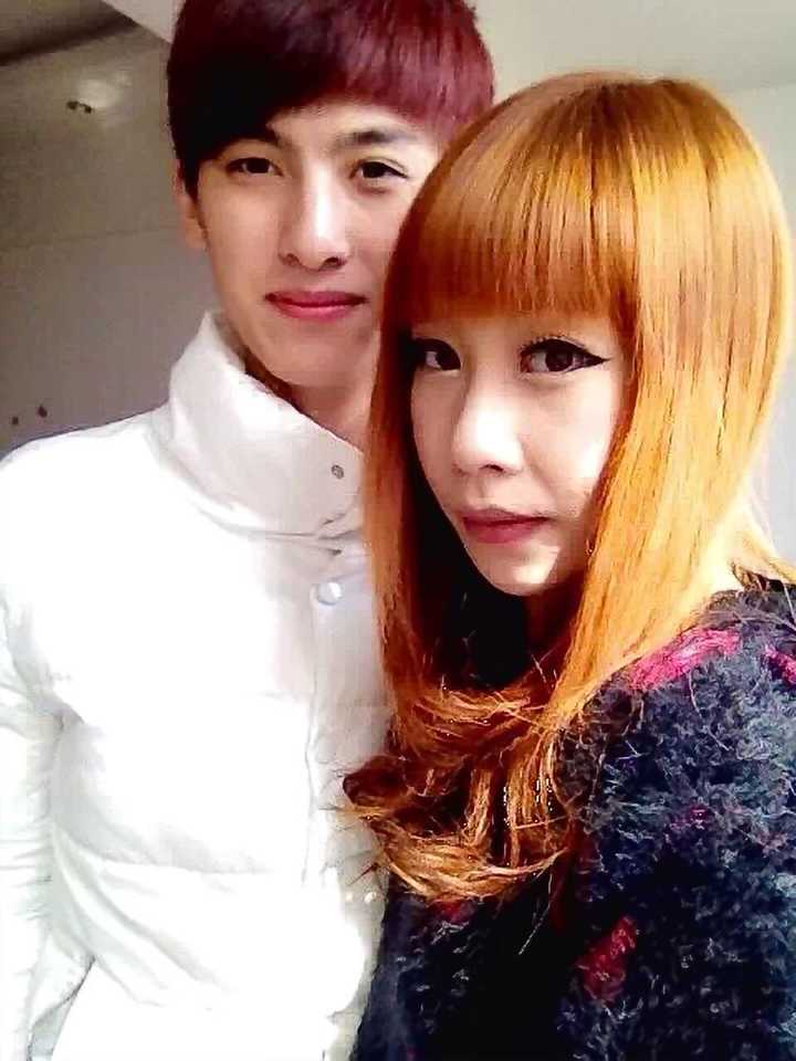 你们随意体会感受一下 他们今年刚结婚.