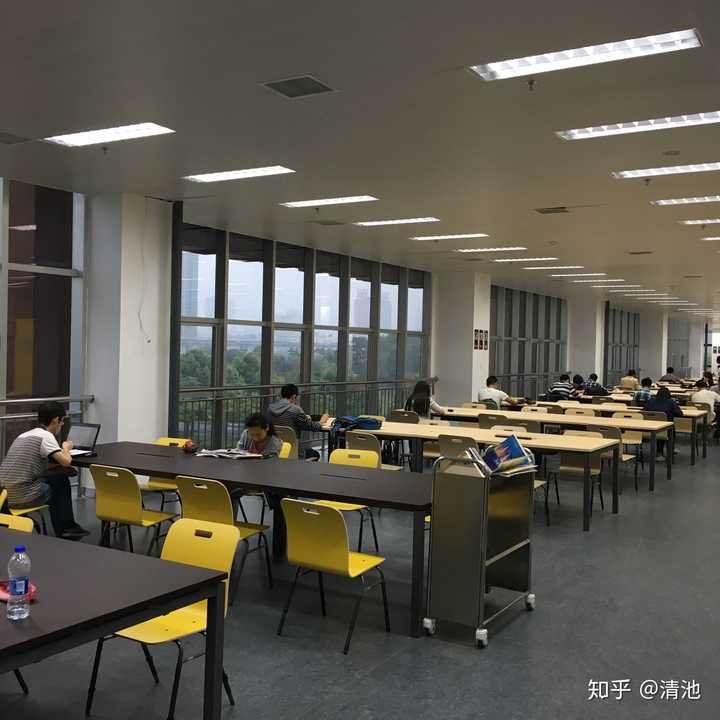 武汉理工大学的图书馆或教室环境如何?是否适合上自习