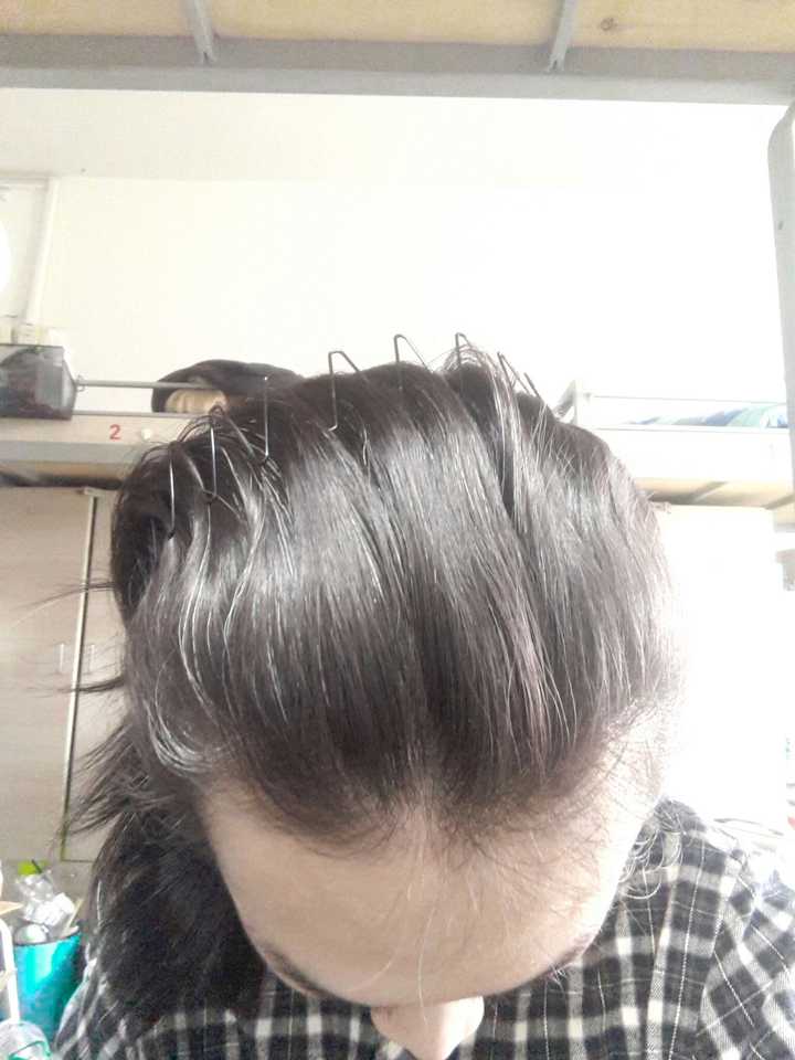 适合莫西干长发(剃掉两边后面,只留上面一撮的)或者蓄发时间短的.