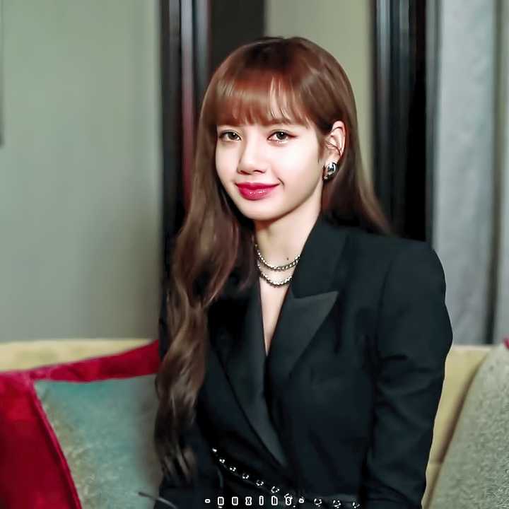 请问你们男生都觉得lisa丑吗?我不信?