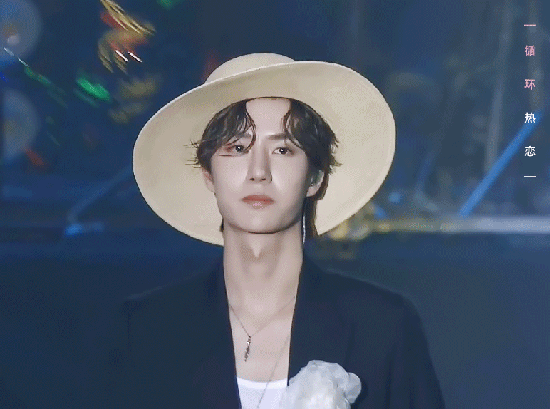 王一博有哪些很苏的照片?