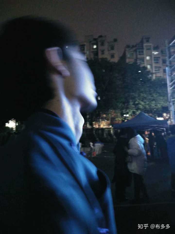 摸男生的喉结是什么感觉?
