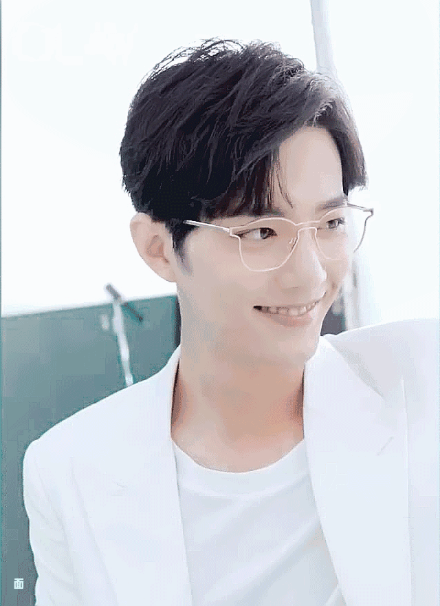 你认为最动人的肖战动图是哪个我承认我半夜睡不着想偷图