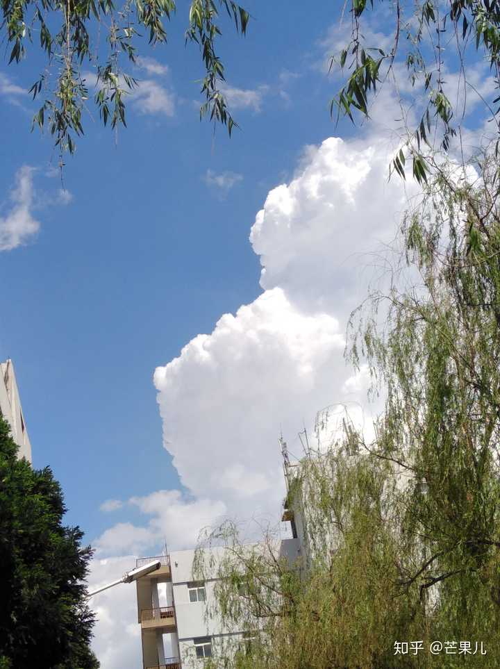能发一张你拍过最好看的天空的照片吗?(白天黑夜都可以)?