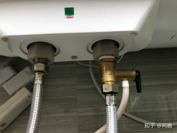 电热水器与墙内管连接处在加热时会少量渗水,是怎么回事?