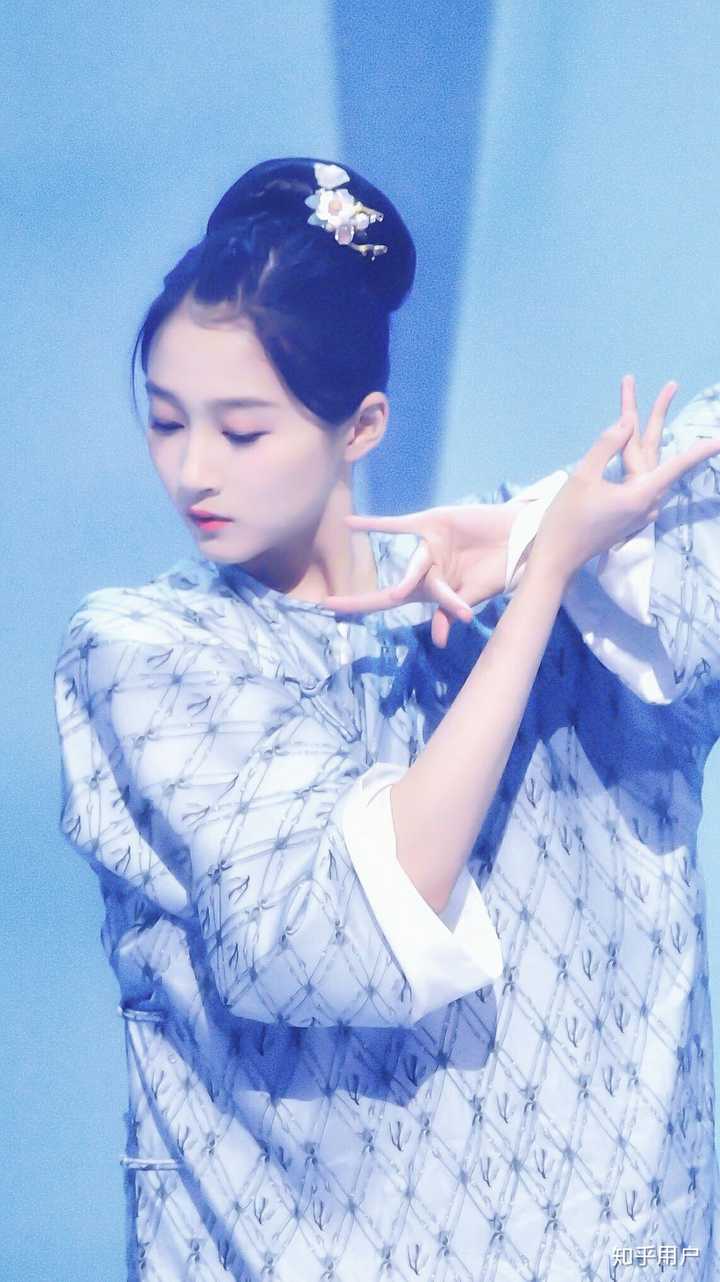 如何评价关晓彤侯明昊出演《我就是这般女子》?