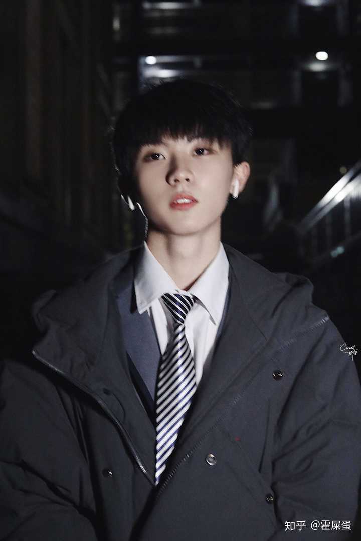 喜欢马嘉祺的姐妹们有无小马哥制服or校服的高清美图吗?