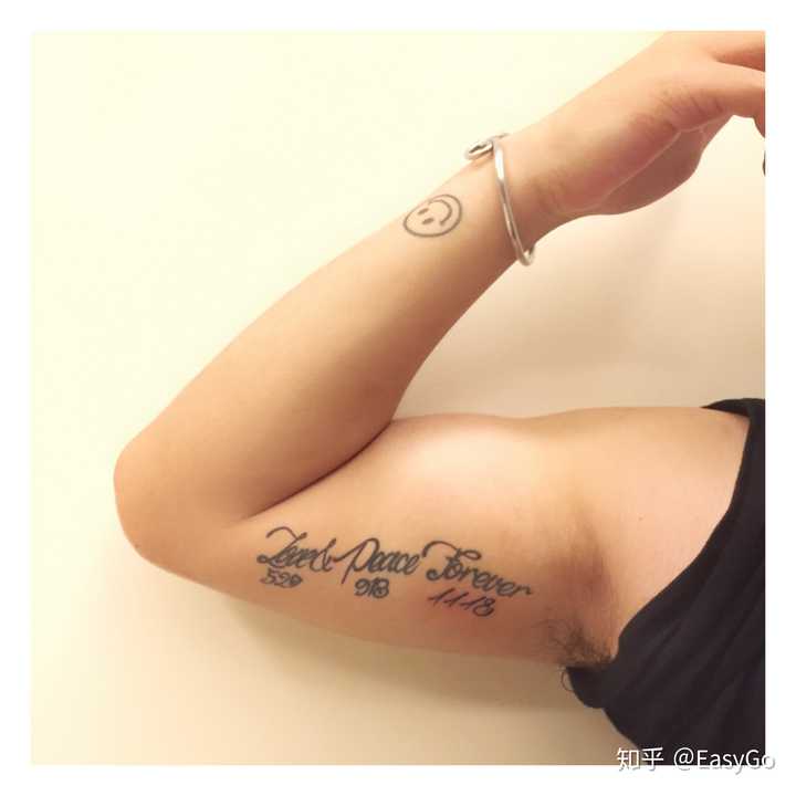 生日当天纹的,刚好配了love&peace forever,下面对应妈妈,爸爸,老婆的