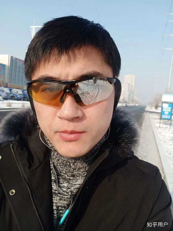 怎么看经常在朋友圈发自拍照的男性?