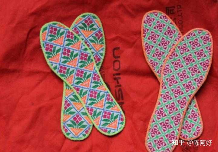 好看,但是舒服呀～ 我是汗脚,穿什么鞋子都容易湿脚,但是垫上这种鞋垫