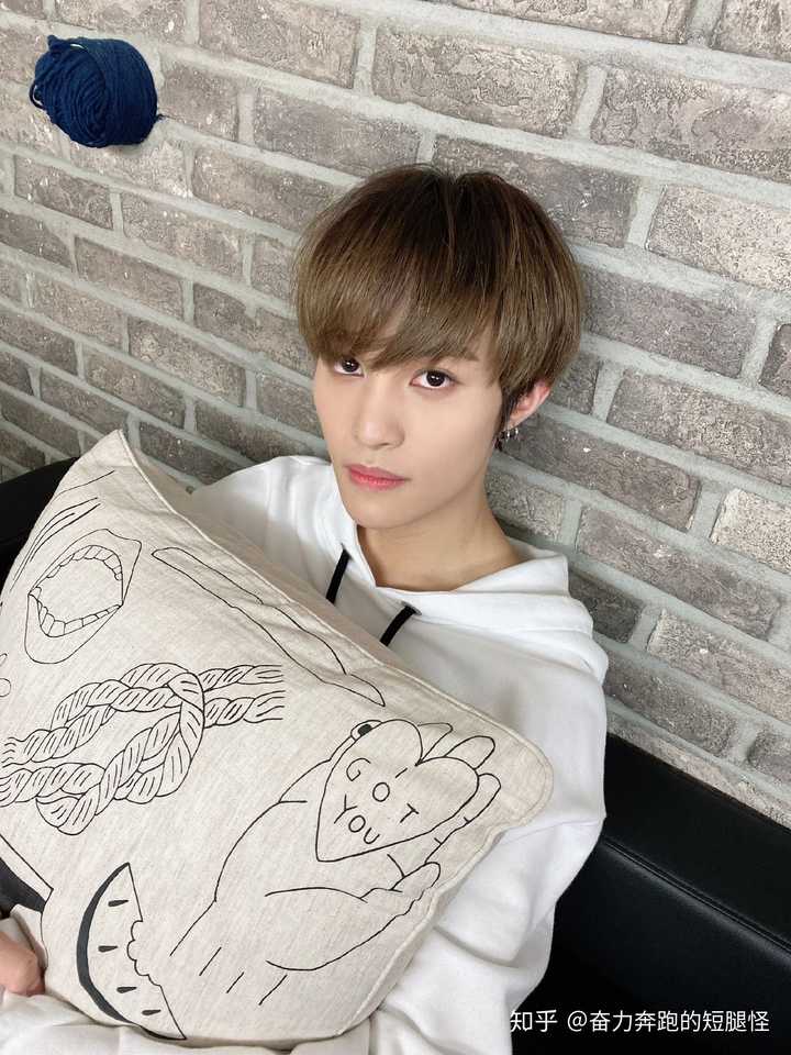 团综有少年威计划和nctlife~ 应援色是珍珠neo香槟绿色!