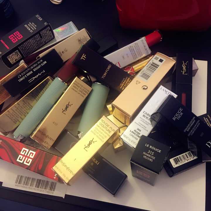 为什么男性不懂口红,眼影色号是直男癌,而女性不懂西装,皮鞋很正常?
