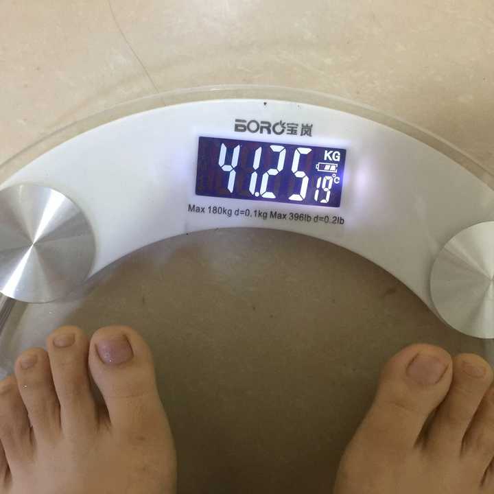 我刚好1.58 昨晚量的体重是83斤左右