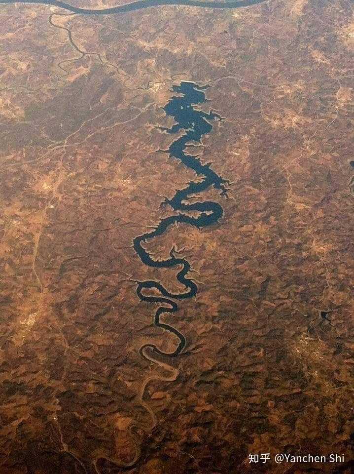 葡萄牙的odeleite river,又被叫做蓝龙河.