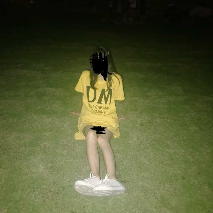 然后是全身照 其实还好啦 现实看着也不是瘦的吓人吧w
