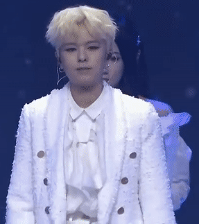 如何评价sunnee杨芸晴的金发造型?