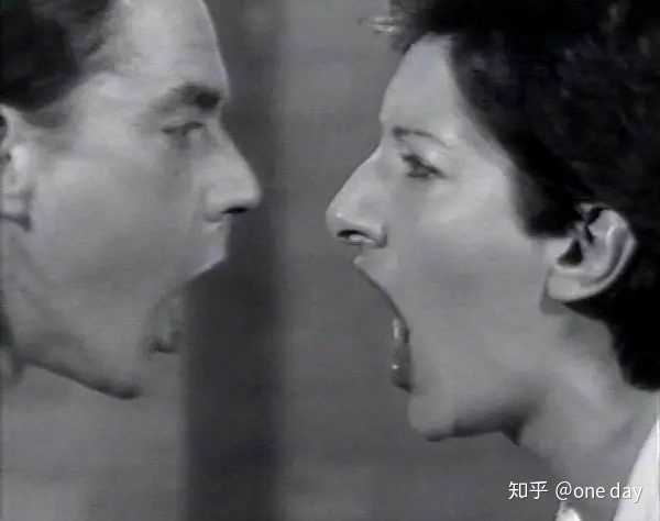 乌雷与玛丽娜·阿布拉莫维奇《aaa-aaa》1978 图源:荷兰阿姆斯特丹市