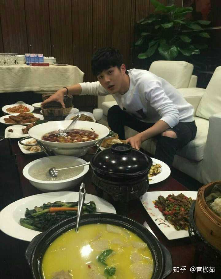 男朋友或者老公长得帅是种怎样的体验?