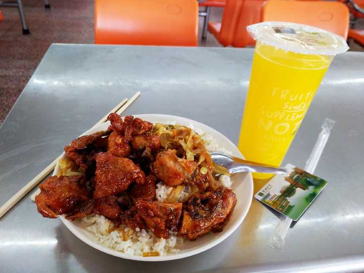 每个人的大学都不得不吐槽食堂,这下好了,滁州学院有四个食堂,总能有