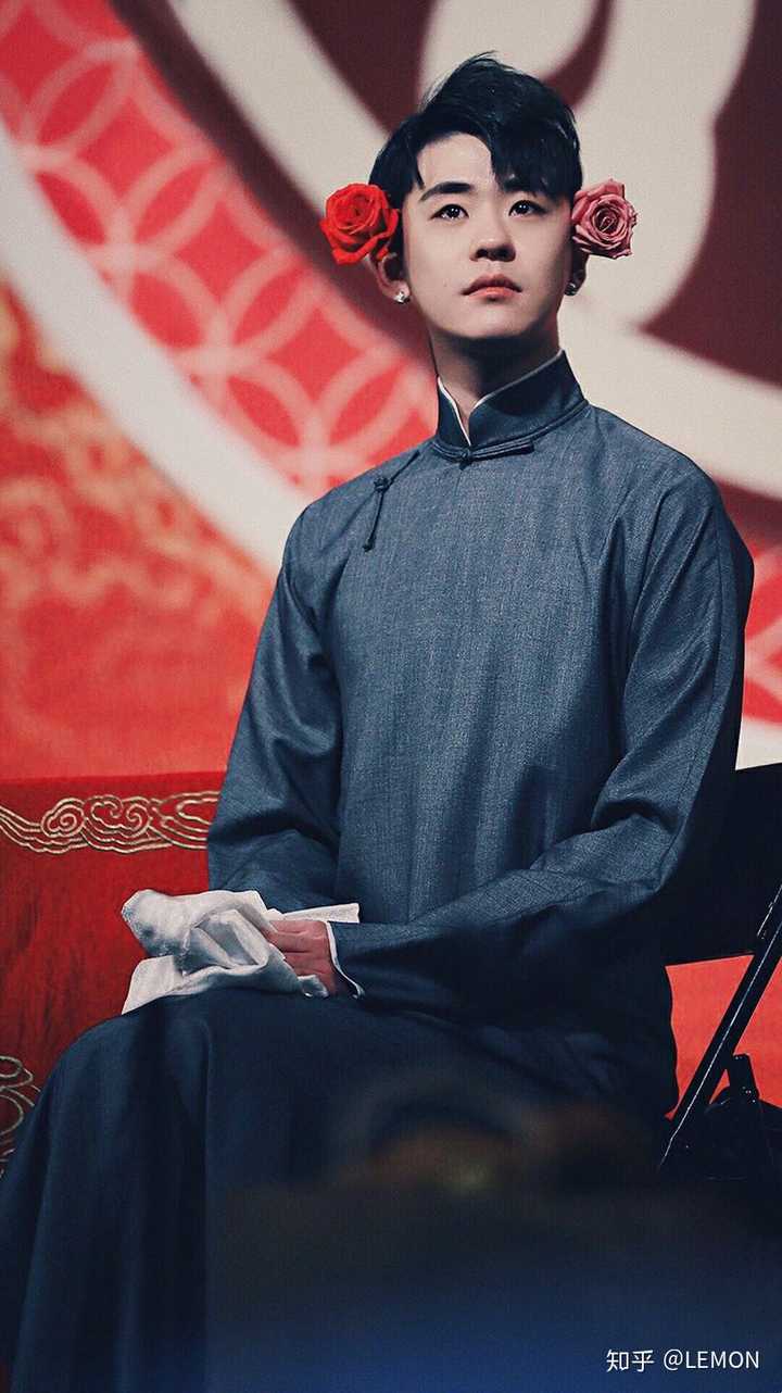 如何评价相声演员张云雷的长相?
