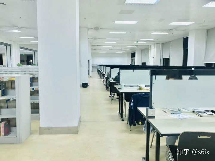 临沂大学的宿舍条件如何?校区内有哪些生活设施?