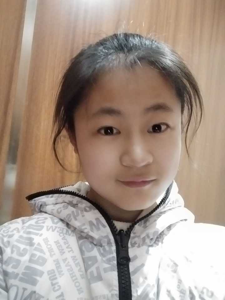 自拍是素颜vivo前置无滤镜有美颜(只磨了一点点) 然后,侧脸来啦
