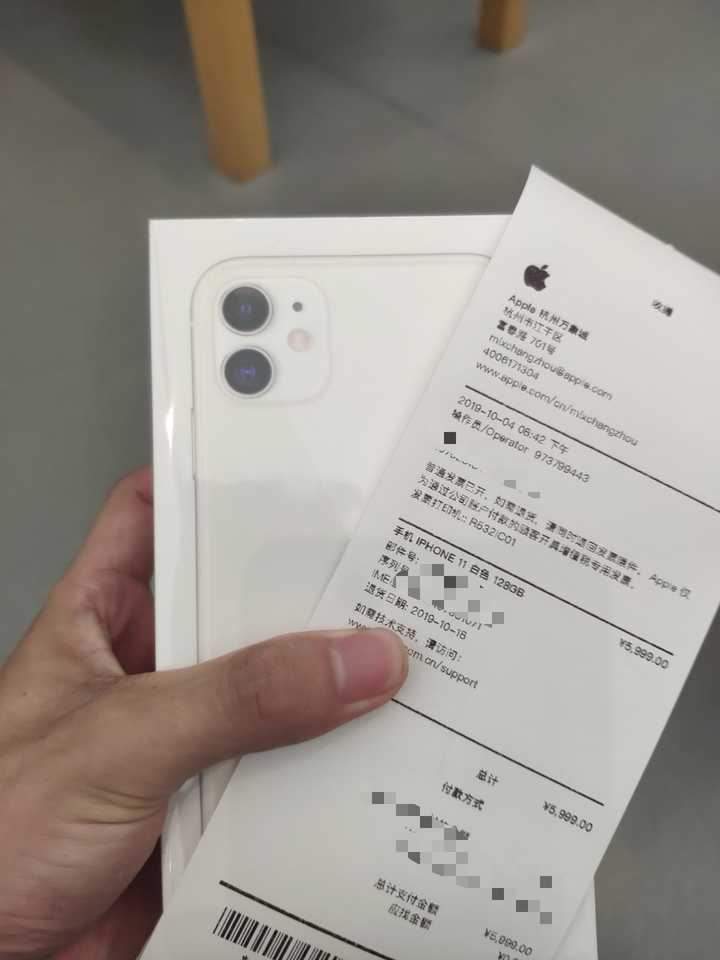10月5日在杭州万象城苹果店买了iphone11白色128g.