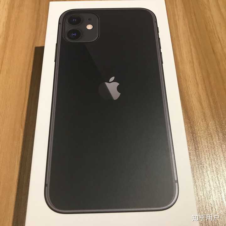 昨天去上海五角场的苹果店购入了iphone 11,换掉陪伴我近三年的iphone