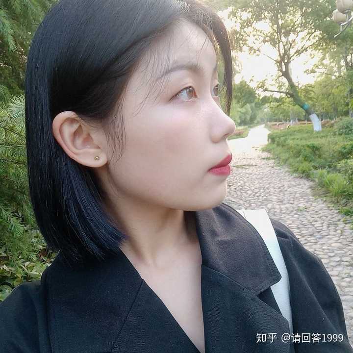 塌鼻子的女生留什么发型好看?