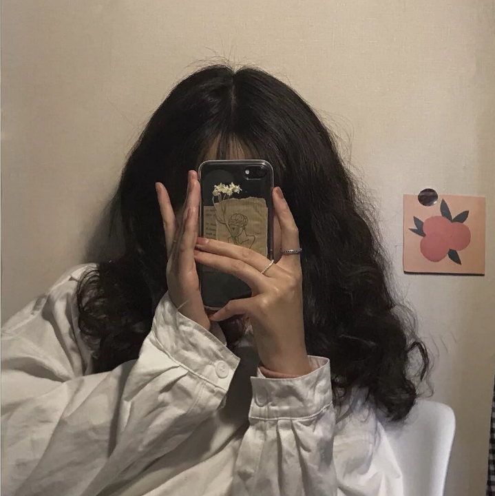 有没有什么好看的自拍头像(手机也入镜的那种)?