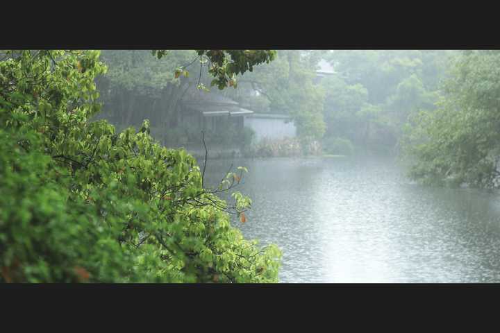 每当下雨天就烦躁,阴沉沉的天气让人压抑,你会下雨天心情不好吗?