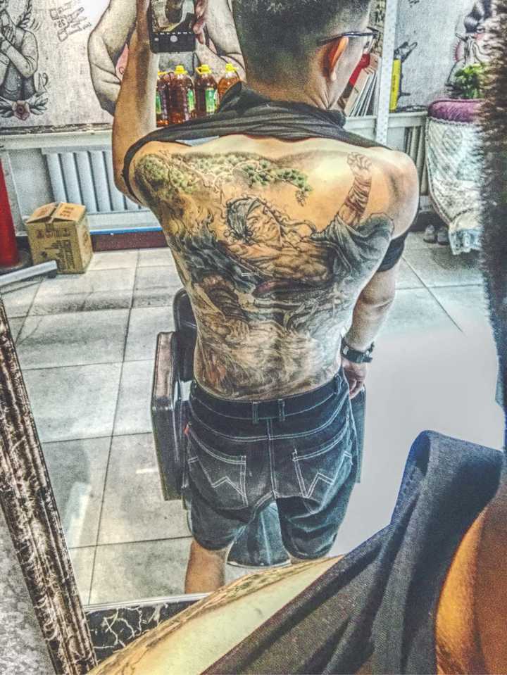 去纹身的人整个过程是怎样的?