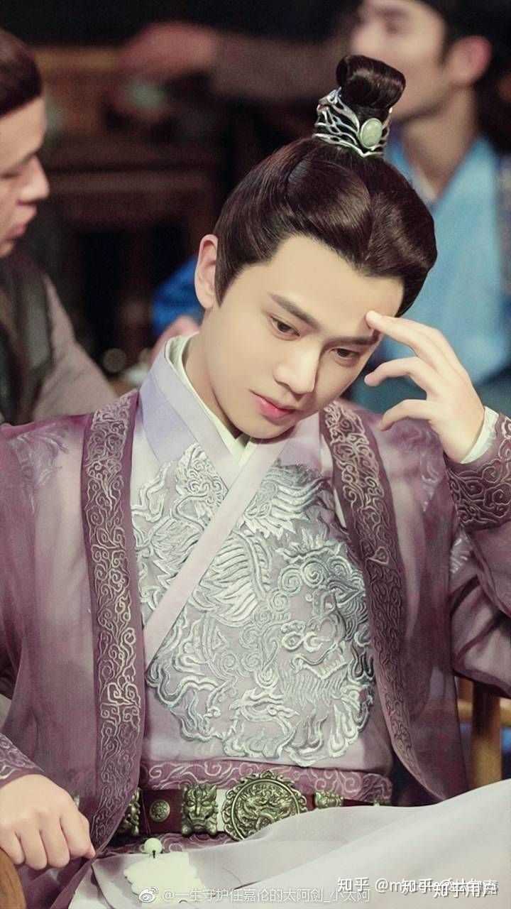 娱乐圈里,演技与颜值同时具备的新生代男演员,你最先想到了谁?