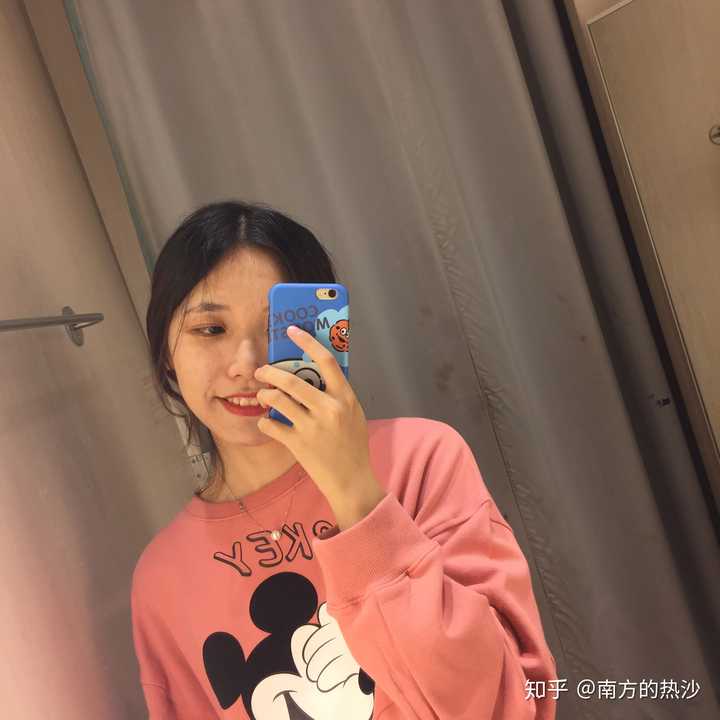 为什么对着镜子自拍腿会显的短?