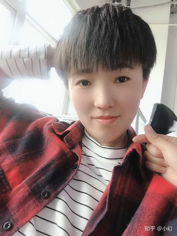 有哪些适合女高中生,不烫不染,且低下头不会遮住眼睛,的短发?