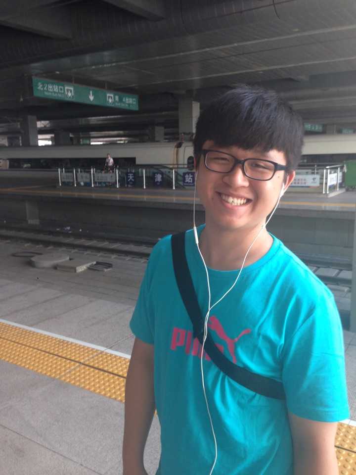 岁月是把杀猪刀 黑了木耳 紫了葡萄 软了香蕉