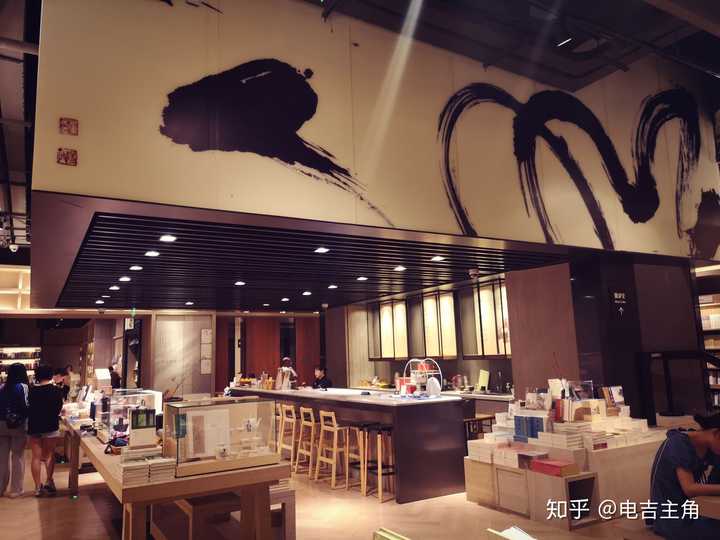 早就听闻诚品书店的大名,没到过台湾的本店,因此对大陆唯一一家诚品