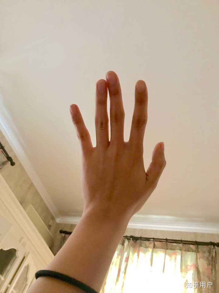 弹钢琴的人的手和普通人有区别吗?