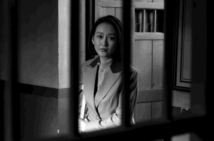 三个角色的三种笑是不一样的,张离羞涩沉稳一点,牧春花的笑后面有真