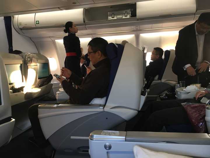 各个航空公司的头等舱,公务舱,经济舱有什么区别?