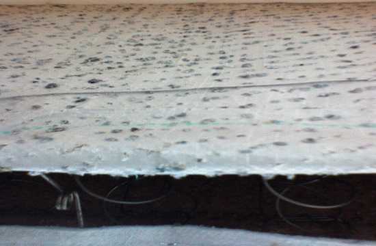 漂白过的黑心棉,长了很多霉菌-------图片来源于网络
