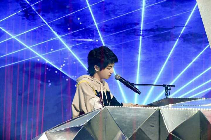 如何看待《王牌对王牌》中华晨宇改编的济公主题曲《鞋儿破,帽儿破》?