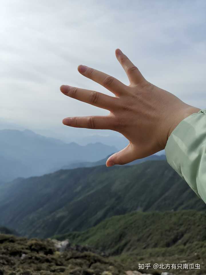 手涨了一圈,握都握不住