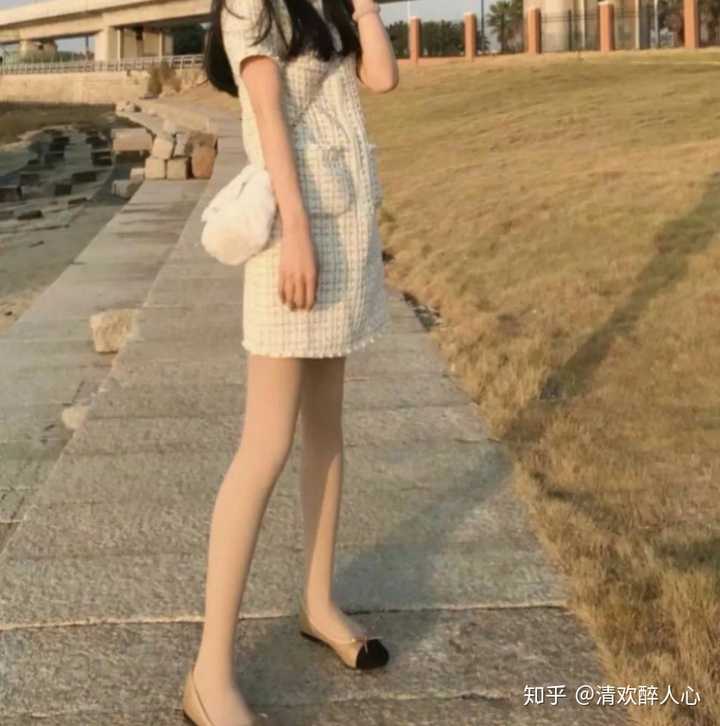 女生的丝袜怎么穿好看?