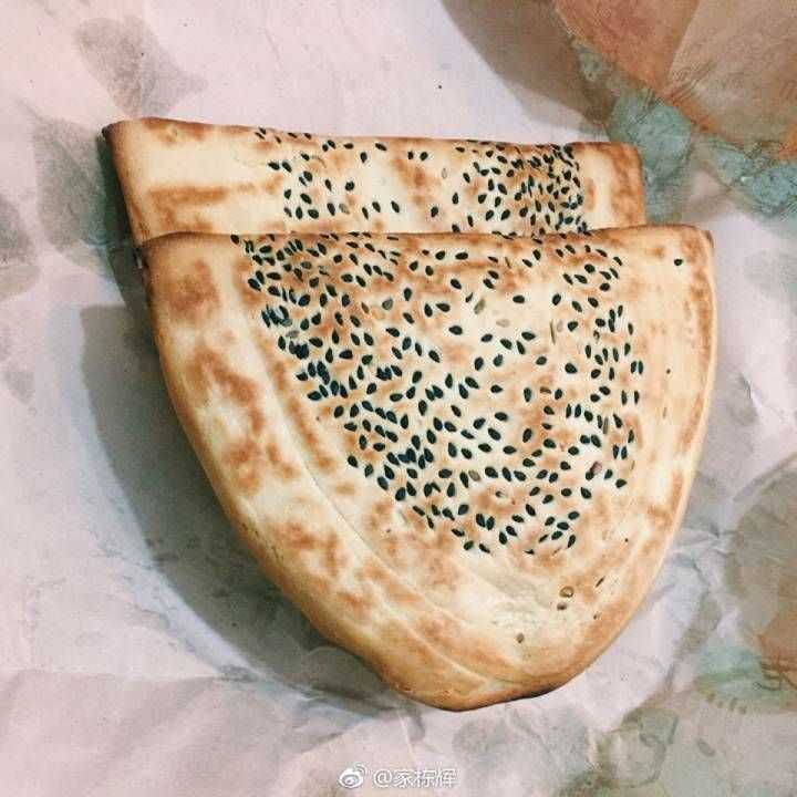 这才叫饼子,外面卖的饼子都太小了而且不管饱,好想回家吃