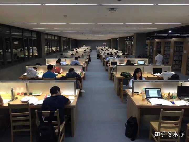 北京邮电大学的图书馆或教室环境如何?是否适合上自习